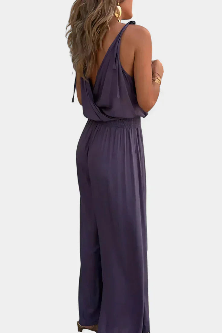 Donatila | Mono Elegante con Abertura Lateral y Detalles Dorados