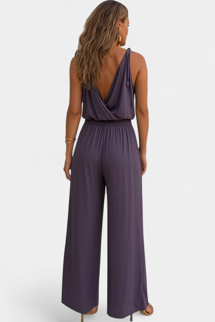 Donatila | Mono Elegante con Abertura Lateral y Detalles Dorados